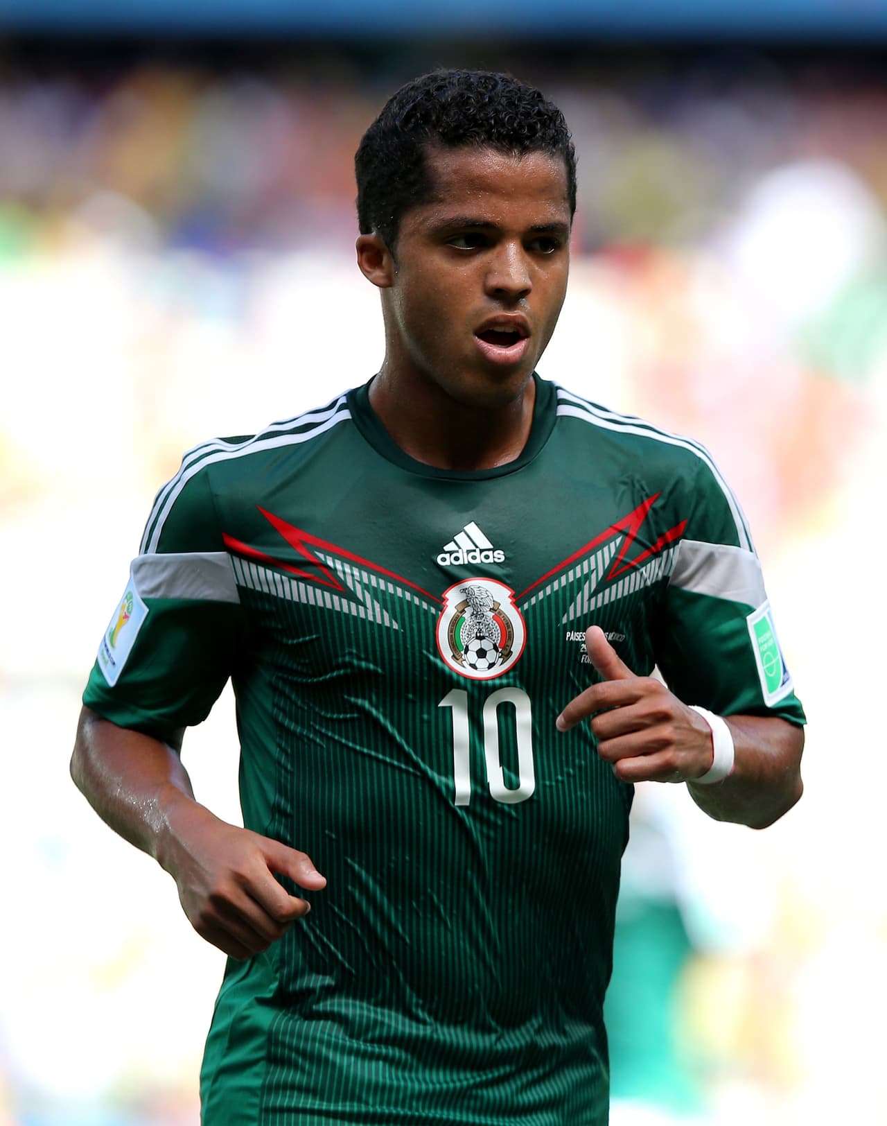 En el 2009 mantuvo un noviazgo con el futbolista 
<b>Giovani Dos Santos</b>, el cual duró sólo un año.