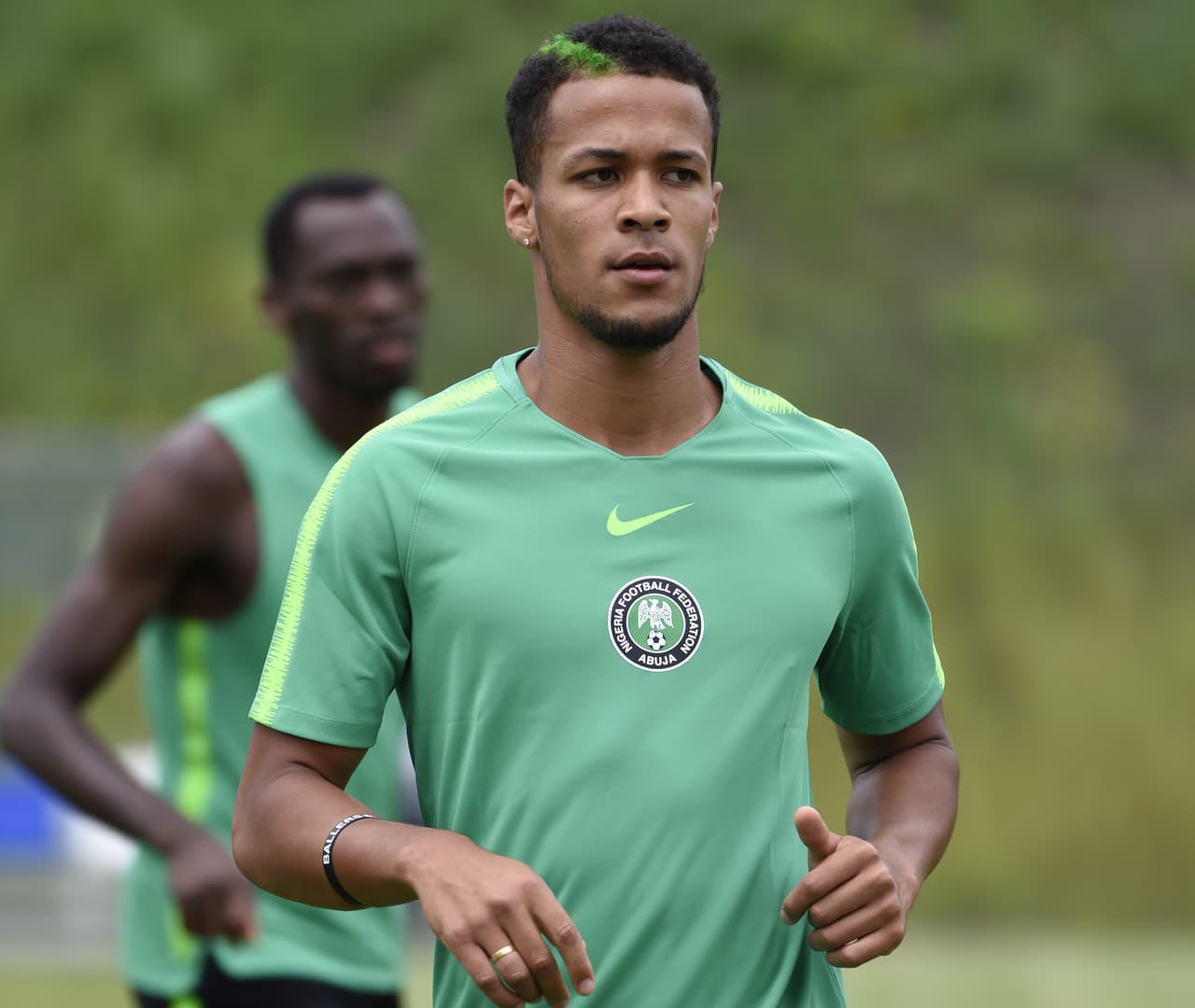 O en verde como el nigeriano William Troost-Ekong.