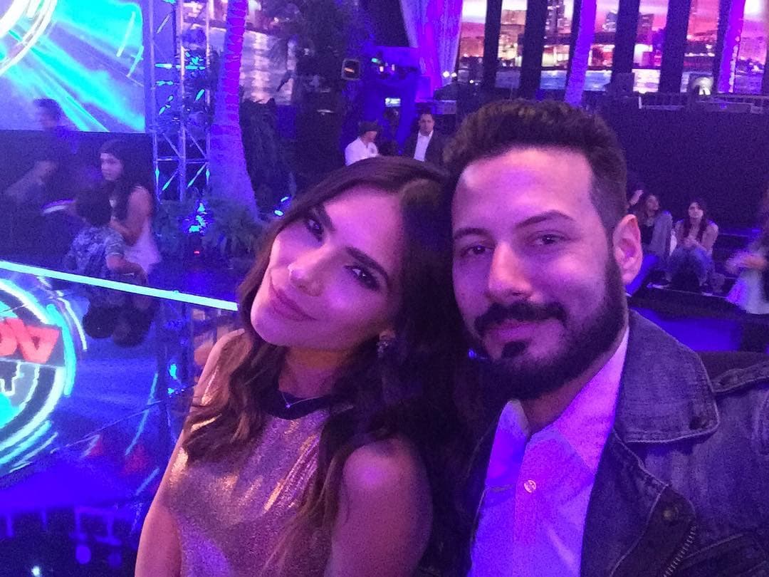 Ale siempre simpática y tomándose muchas selfies con los fans.