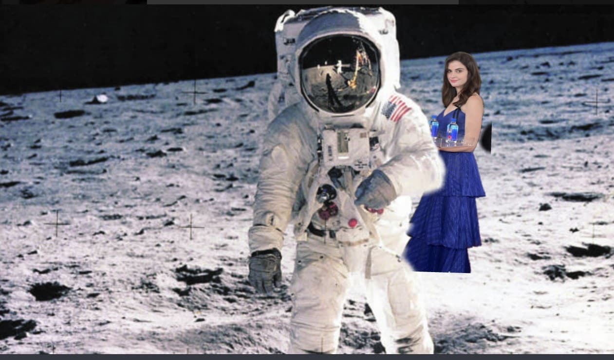 "No sabía que Twitter podía hacer esto, pero ahora tengo una para ello", escribió acompañado de un emoji riendo y aclaró que todas las demás cuentas que han aparecido no son de ella.