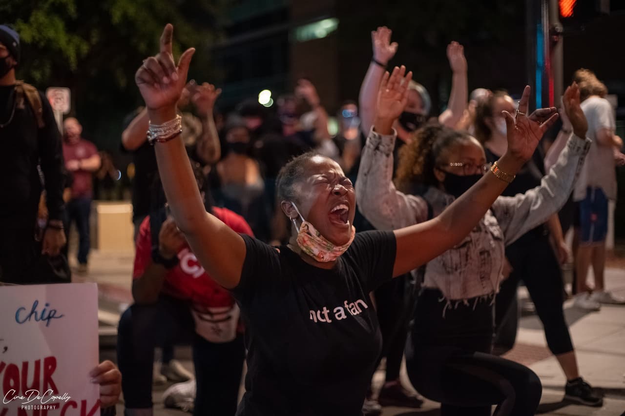 Cansados del racismo salieron a las calles para exigir que haya un cambio en el país.