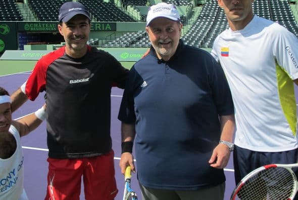 A jugar tenis con El Gordo y La Flaca