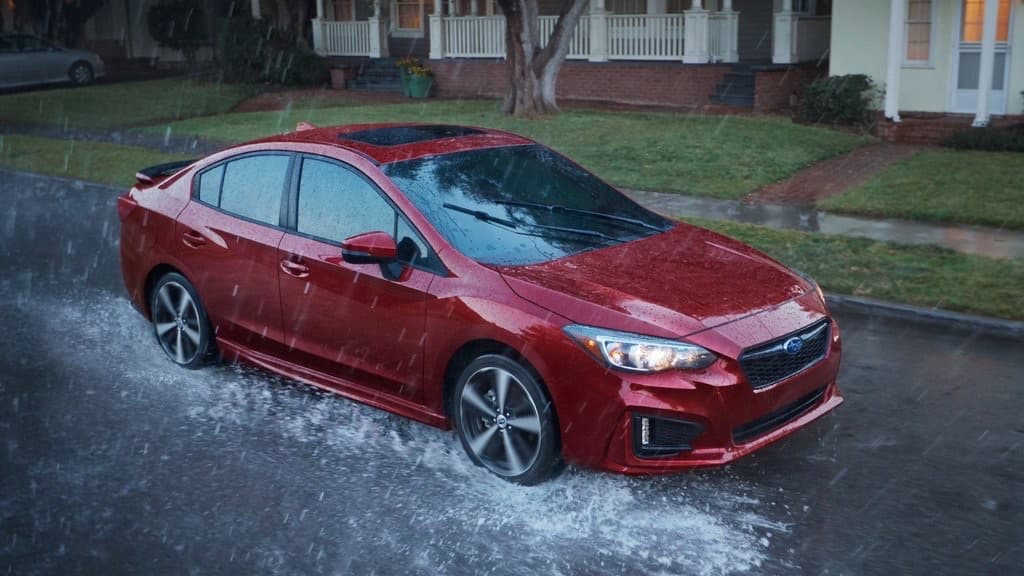 <b>8. <a href="http://www.univision.com/noticias/a-bordo/subaru-impreza-2017-prueba-a-bordo-completa-video" target="_blank">Subaru Impreza 2017</a></b>: El compacto de Subaru, totalmente nuevo para 2017, es el único auto de esta lista que viene con tracción integral estándar. Sus modales y dinámicas de manejo mejorados le aseguraron un lugar en la lista. Pero su 
<b>precio inicial de 18,395 dólares</b> casi lo excluyó.