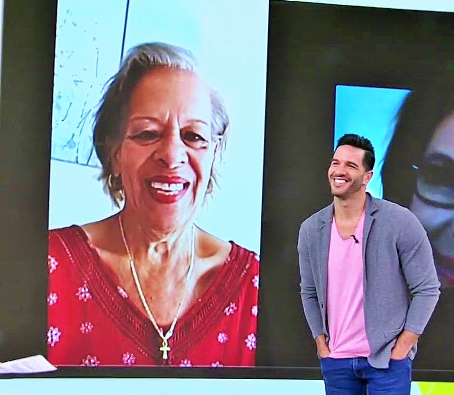 Yisus nos enterneció con la mirada de niño frente a su madre Gloria.