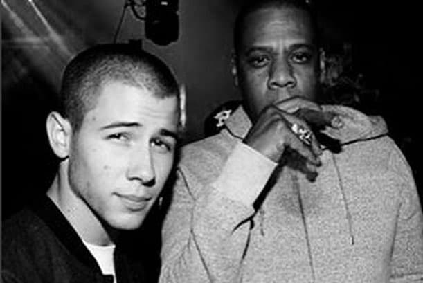 Hasta los famosos se toman selfies con otros famosos.