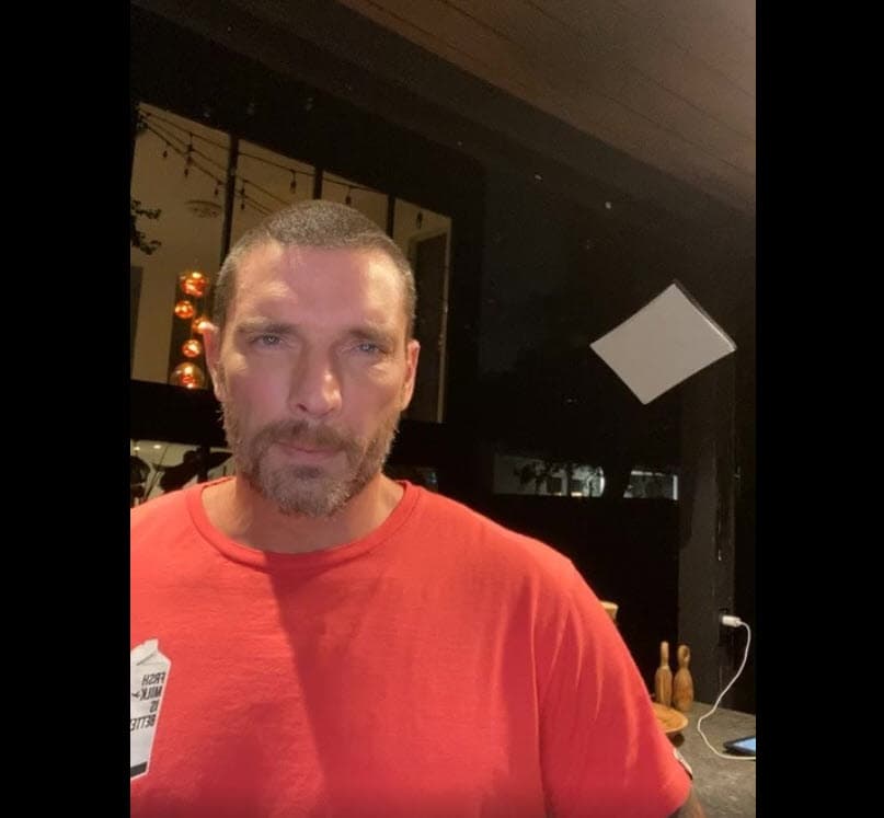 También reveló que tuvo que dejar México por las amenazas que aseguró le hicieron si se atrevía a pedir la patria potestad del niño.
<br>