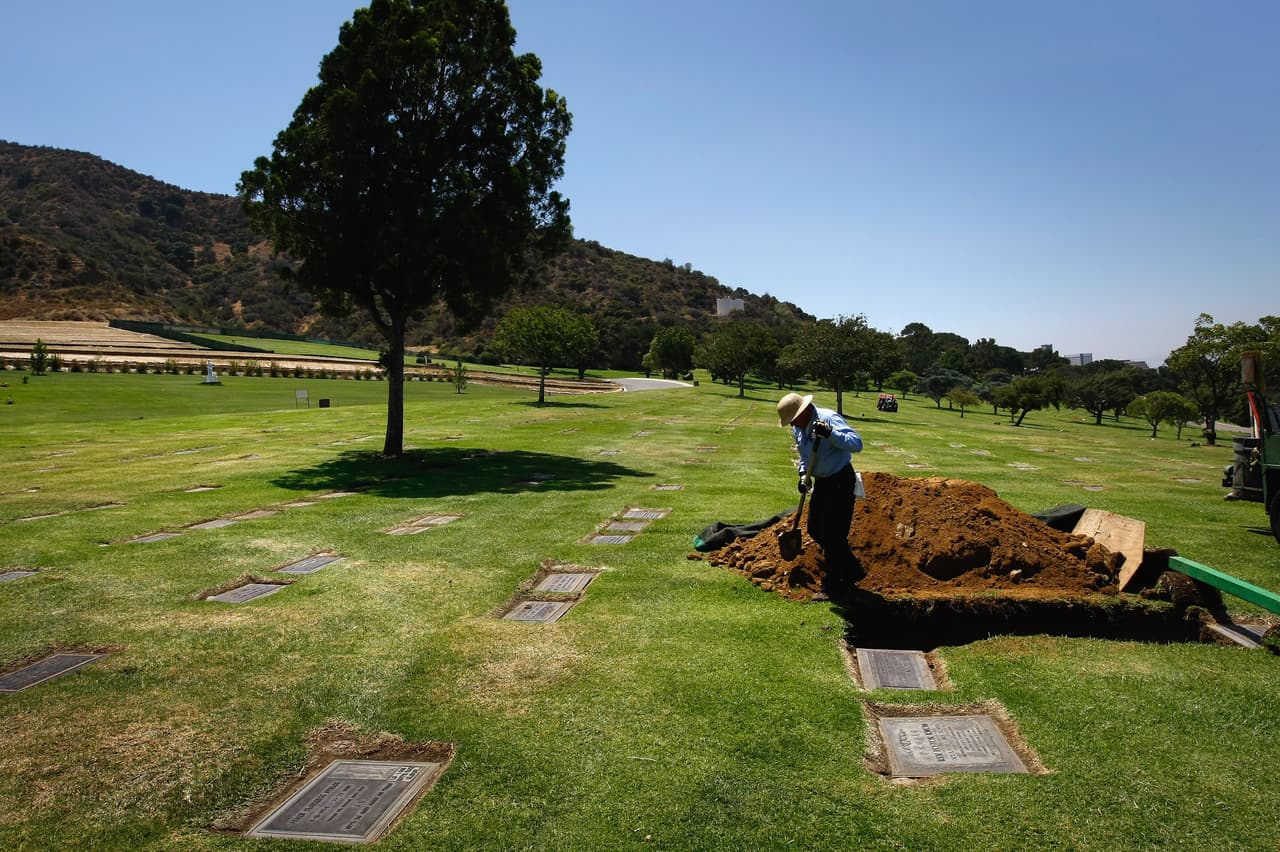 Ni los difuntos se libran del fraude: así es como los delincuentes han vaciado sus cuentas bancarias