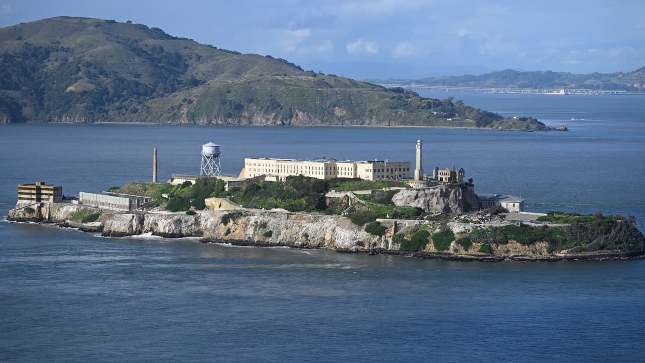 Trump ordena reabrir la cárcel de Alcatraz para "albergar a los delincuentes más despiadados y violentos de EEUU"