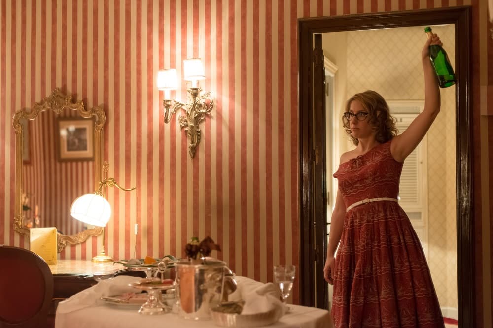 Rita trata de subirle el ánimo.