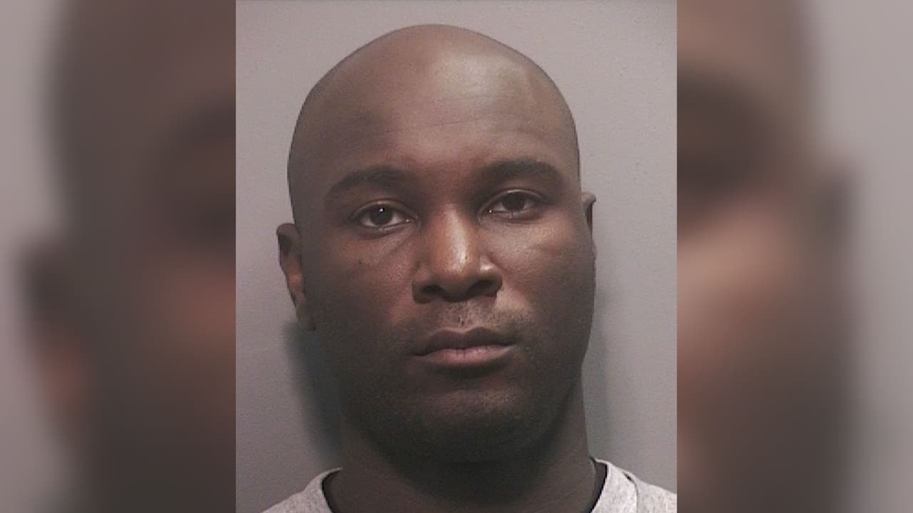 Erik Fardell Arcenaux, 48 años. 5 pies 8 pulgadas, 160 libras. Se busca por asesinato. Última ubicación conocida: Houston, Texas. Tiene antecedentes criminales por robo y lesiones con agravantes en el Condado Harris.