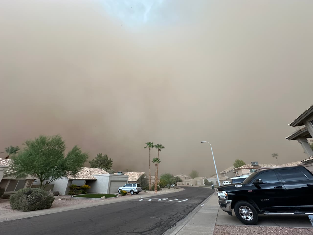 Es por eso que es fundamental 
<b>mantenerse atento a las recomendaciones de las autoridades</b> y toda actualización.