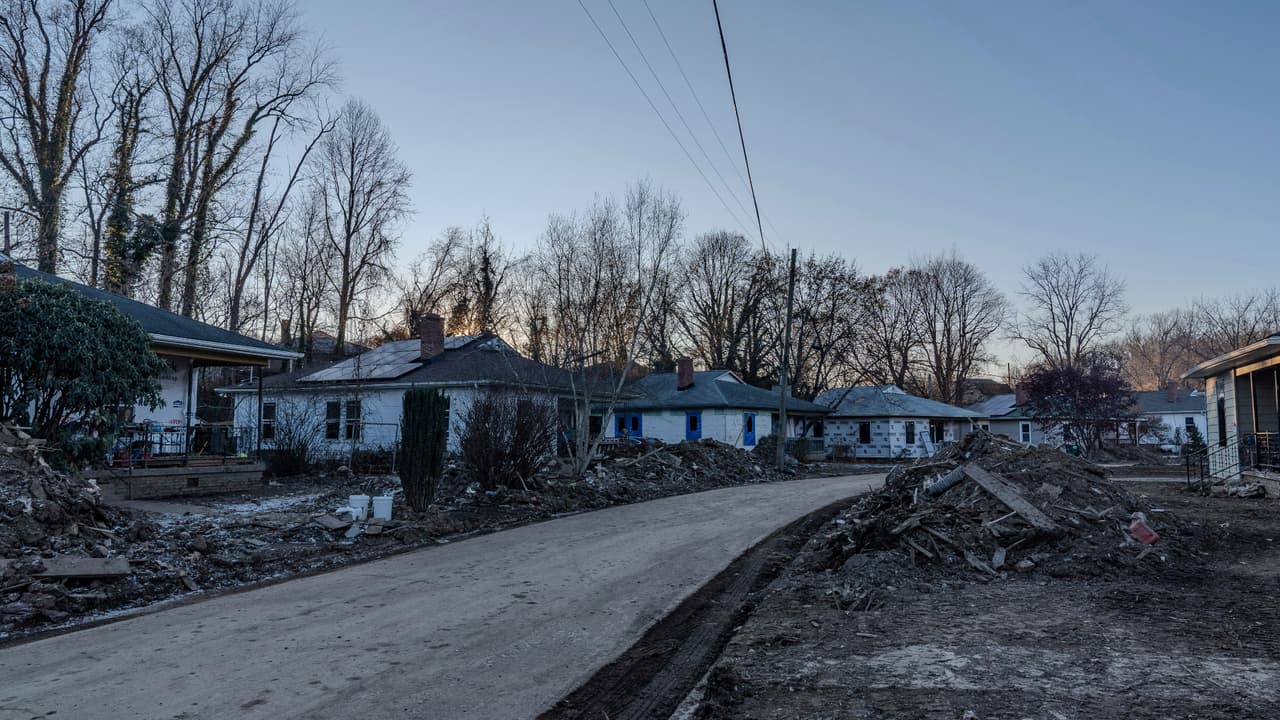 Estragos del huracán Helene persisten: estudiantes en NC aún sin volver a clases