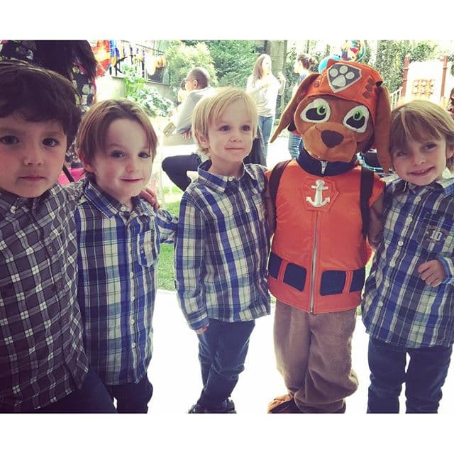 "Mi #Mateo no se quitaba el disfraz y los primos #Javi #Bruno #Diego #Memo" escribió la conductora en su cuenta de Instagram.