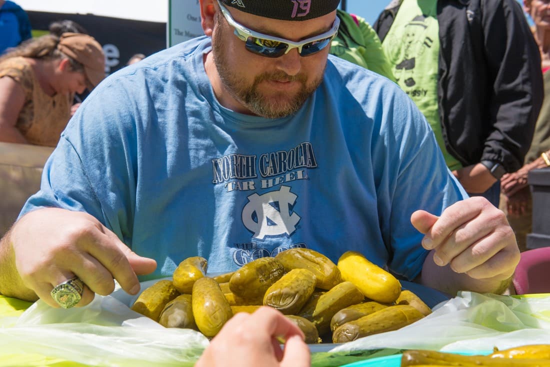 El festival -que se realiza desde 1986- comienza el viernes 22 de abril de 6 a 9 p. m., con el día principal el sábado 23 de abril en el centro de Mount Olive.