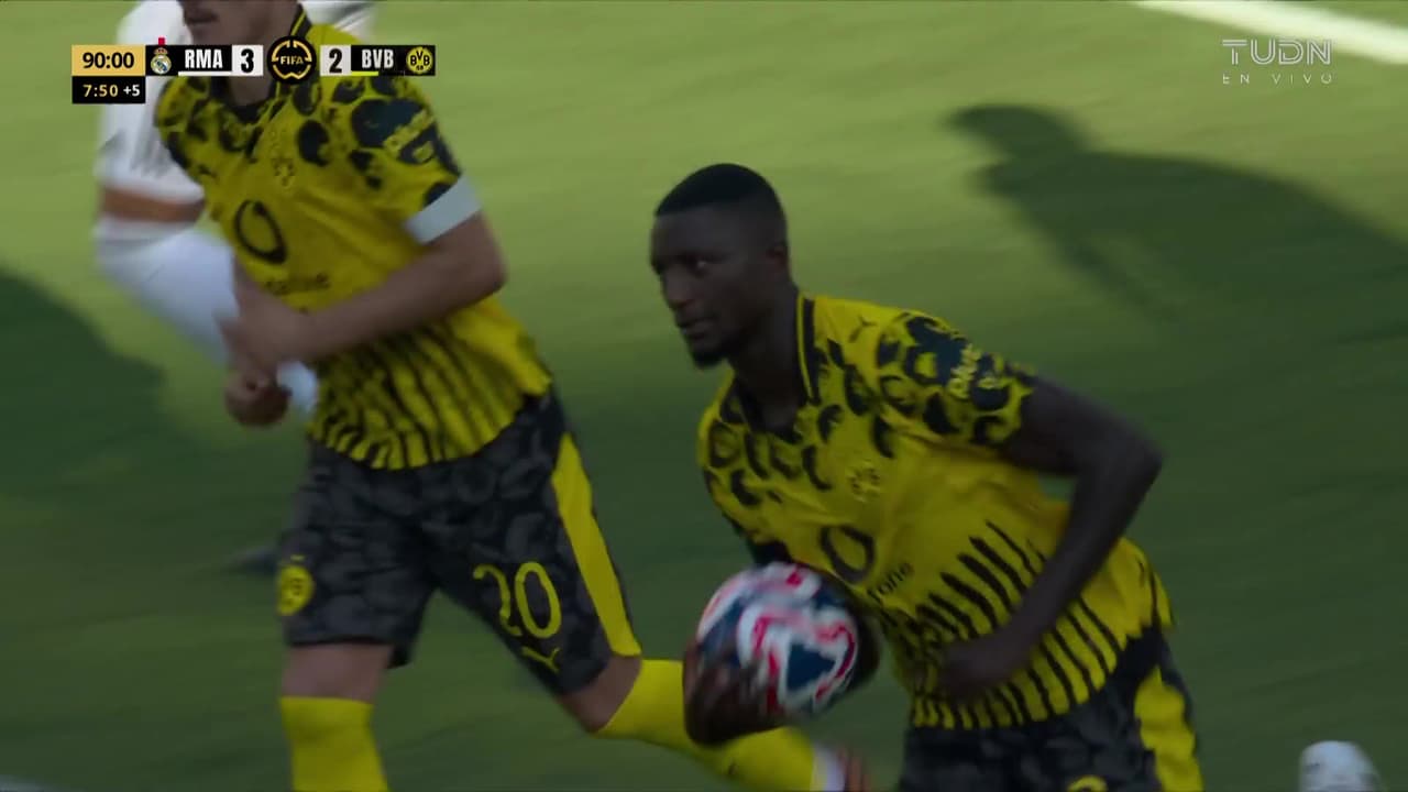 ¡Penalti, gol y expulsión! Guirassy intercambia el penal por gol