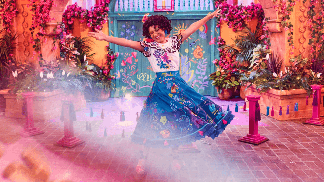 <h3 class="cms-H3-H3"><b>Conoce a Mirabel en el Fairytale Garden: </b></h3>
<br>
<br>Entra en el patio exterior de Casa Madrigal. Mirabel está deseando hacer nuevos amigos y sabe que todo el mundo es importante y necesario tal y como es.