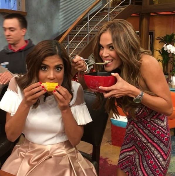 Ellas no paran de comer ¡Aman la comida colombiana!