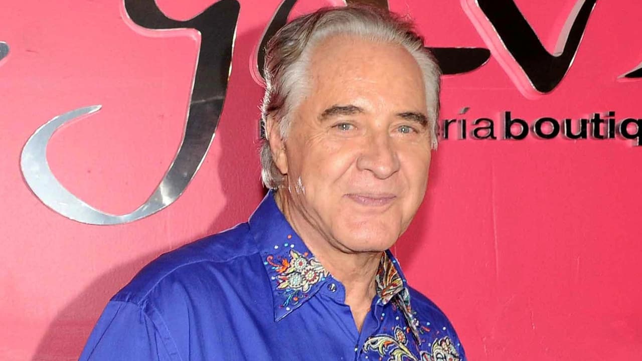 "Hay momentos en los que pensamos que saldrá adelante, pero de repente nos desanimamos porque no lo vemos tan bien", declaró a la agencia Notimex.