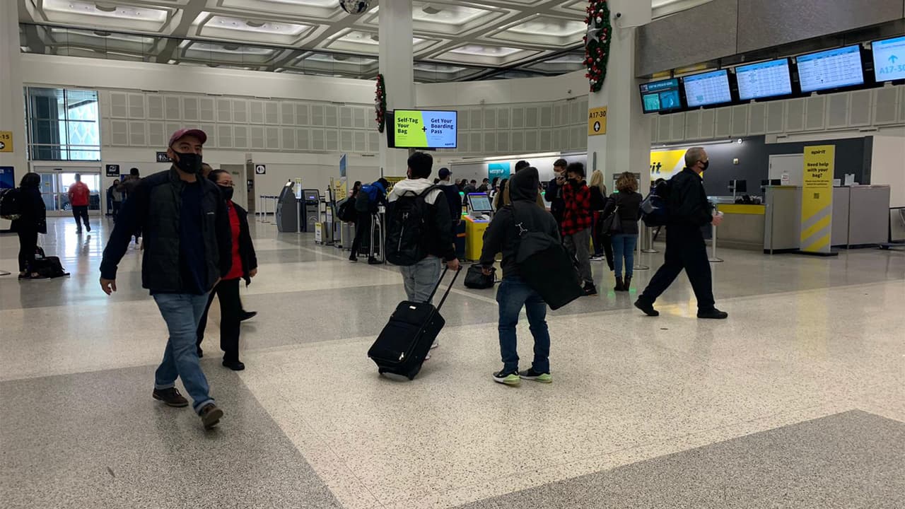 A pesar del gran número de viajeros en los últimos cinco días, autoridades aseguraron que el número ha disminuido en un 60%.