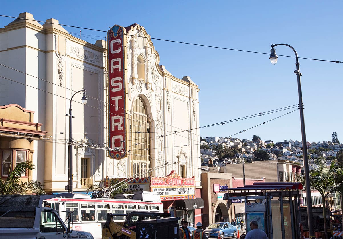 El Castro District es uno de los hot spots en San Francisco, un barrio auténtico de gente con una sola cosa en común: un street style único. De alguna manera el ambiente de la ciudad se contagia en la forma de vestir de los habitantes. Cualquier prenda es bienvenida. Aquí algunos ejemplos de la vida y el estilo desenfadado de este destino.