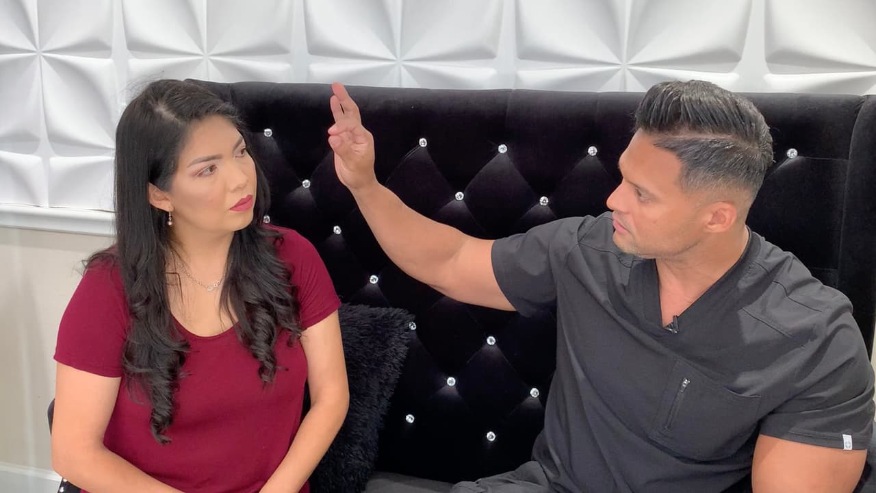 Cristiano Martins le explicó a Paola que necesitará de sesiones de laser para remover el color que hace que sus cejas se vean como un tatuaje.