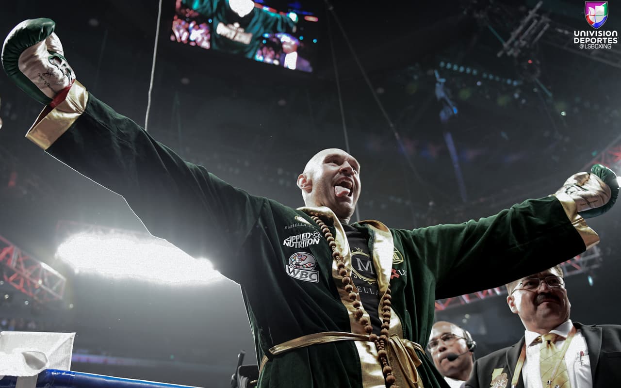 Tyson Fury y Deontay Wilder brindaron una pelea para la historia en el Staples Center de Los Ángeles. Wilder, monarca del CMB de peso completo, tiró en dos ocasiones al inglés, quien se levantó tras dominar la contienda con su elusivo boxeo. AL final, los jueces otorgaron un empate.