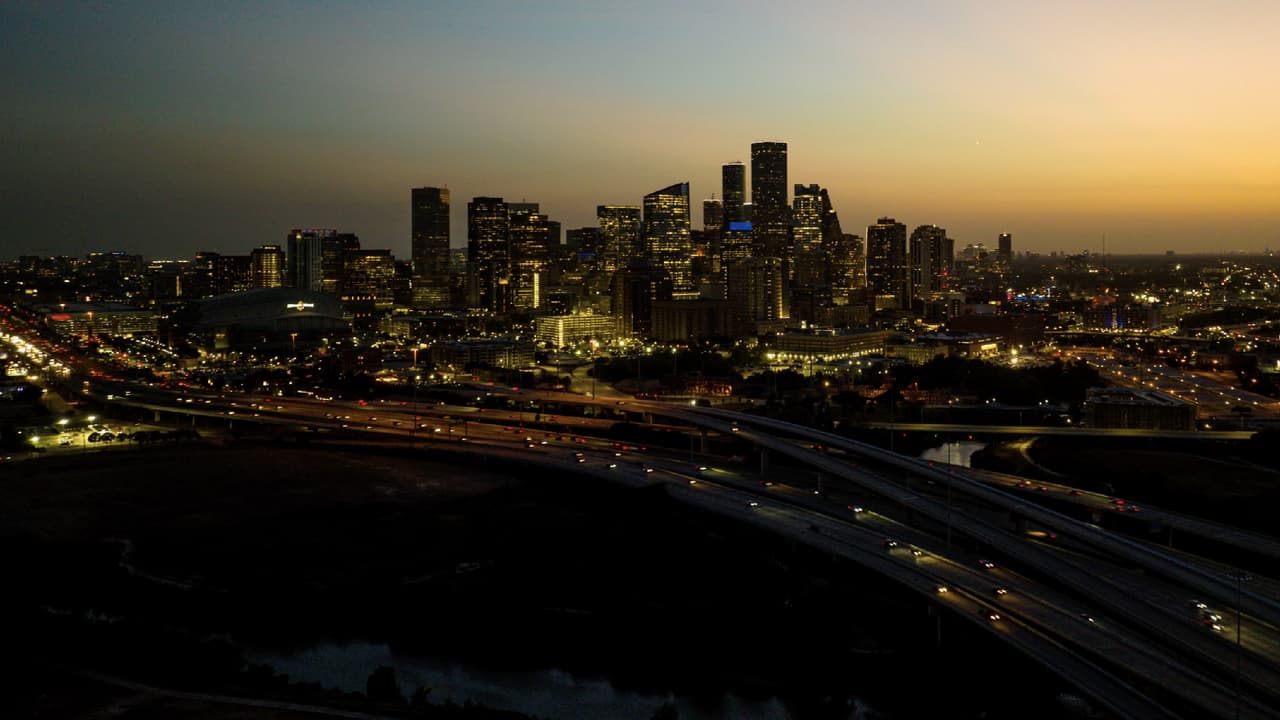 El domingo 29 de octubre se prevé que la máxima temperatura sea de 85°F y la mínima de 69°F, pero la sensación térmica puede ser mucho más baja debido a los vientos.