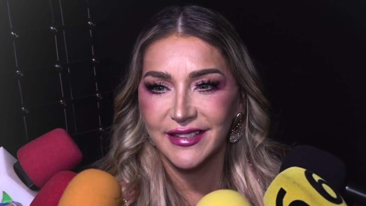 Alicia Villarreal se ríe por lo que su exesposo opina de su nuevo amor