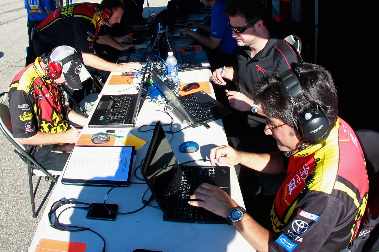 Desde hace años recluta recién graduados en Puerto Rico para trabajar en General Motors. "Son muy trabajadores e inteligentes. No tienen muchos recursos en comparación con otras universidades en Estados Unidos, pero toman las mismas clases y tienen que encontrar cómo hacer las mismas cosas con los pocos recursos que tienen", señala. "Esas son habilidades que busco, esa pasión para hacer que las cosas sucedan".