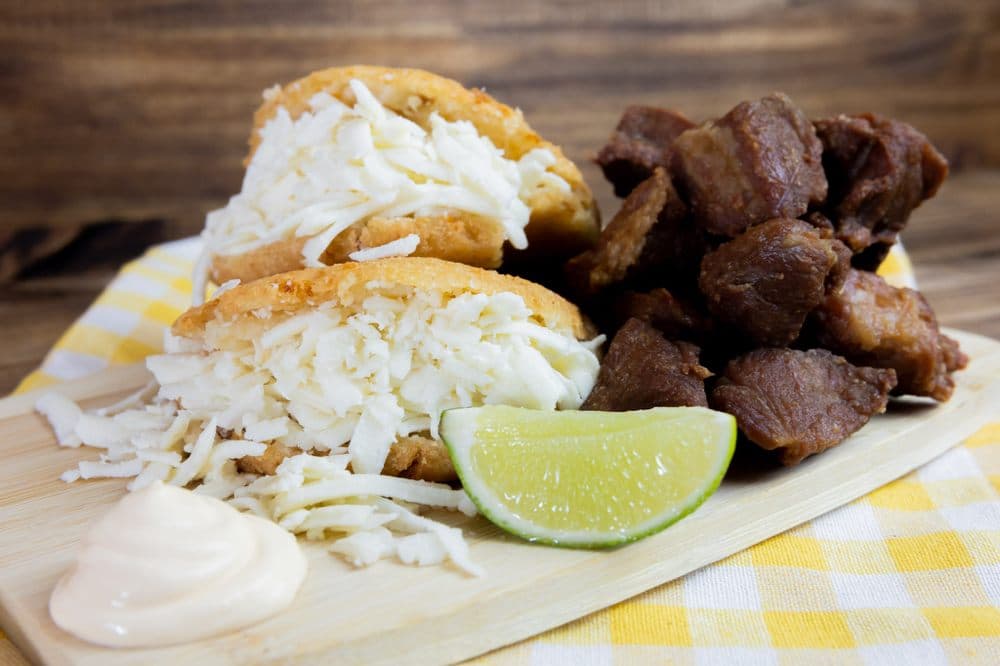 <b>Pana's Flavors</b>
<br>Dirección: 1942 Wake Forest Rd Raleigh, NC 27608
<br>Teléfono: (919) 601-3722
<br>Sitio web: 
<a href="https://www.panasflavors.com/">https://www.panasflavors.com/</a> 
<br>
<a href="https://www.yelp.com/map/panas-flavors-raleigh">Cómo llegar</a>
<br>
<br>Sus dueños dicen en internet que “Pana's Flavors es el principal camión de comida en Raleigh, NC. Si te apetece comida caribeña o comida venezolana, tenemos algunos platos deliciosos para ti”.