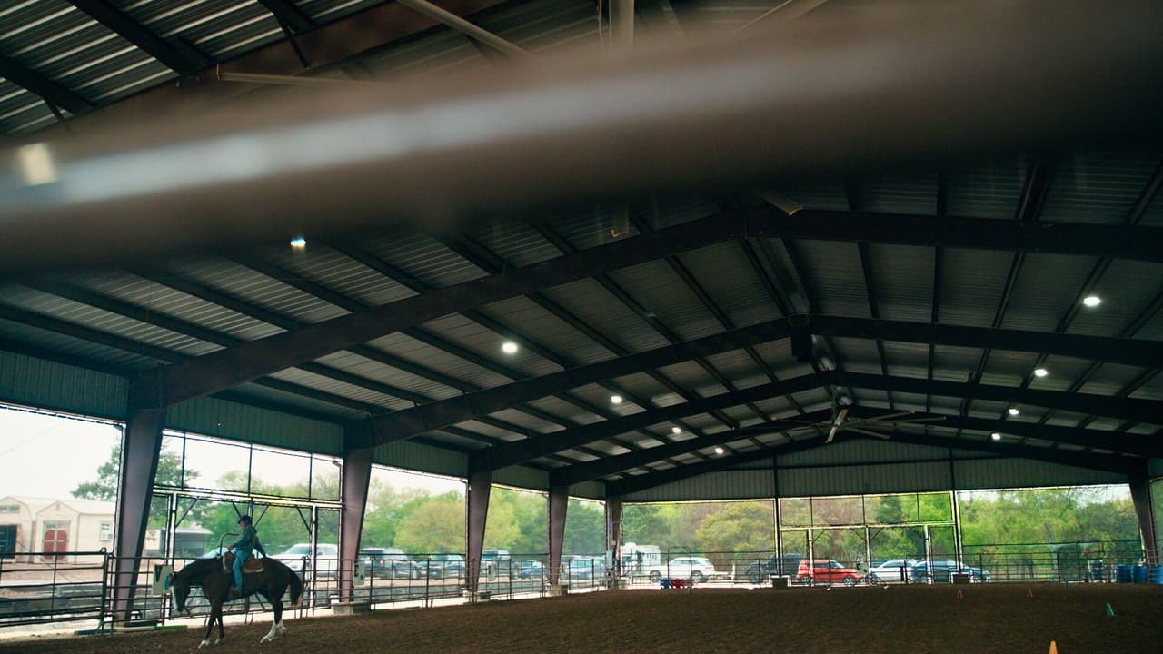 Esta es una de las pistas techadas donde los pacientes de ManeGait encuentran su espacio para crecer y sanar.