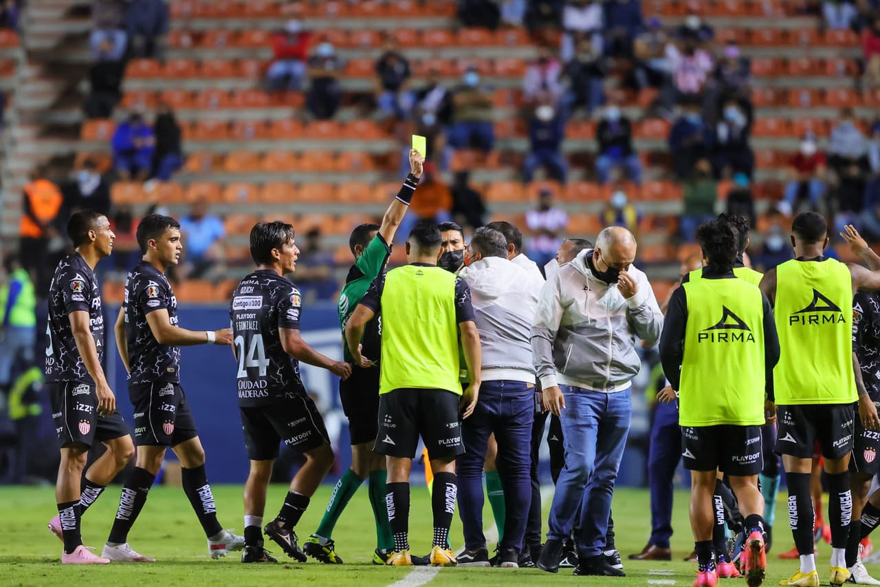 Unai Bilbao y Alex Zendejas logran batir la portería de Marcelo Barovero y le dan la victoria 0-2 a Necaxa.