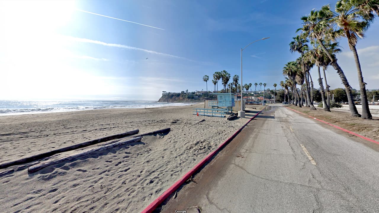 <b>California. </b>En este estado se muestrearon 584 playas y 466 de estas resultaron peligrosas para los bañistas por al menos un día en 2018. 
<a href="https://www.univision.com/local/los-angeles-kmex/se-reporta-la-primera-victima-de-la-bacteria-come-carne-en-california">Inner Cabrillo (condado Los Ángeles) resultó insegura durante 85 días.</a> Otras playas con medidas de contaminación significativas durante más de 40 días fueron: Coronado Av beach (condado Los Ángeles), Salt Creek Beach (condado orange), Molino Avenue Beach (condado Los Ángeles) y 5th Place Beach (condado Los Angeles).
<br>