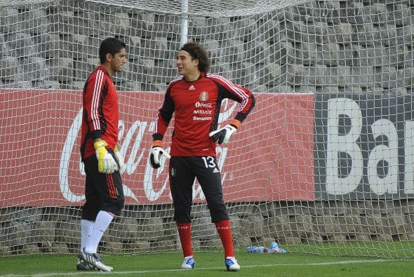 Guillermo Ochoa envía emotivo mensaje a ‘Chuy’ Corona tras su despedida