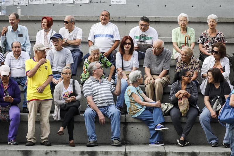 Como en cada convocatoria a elecciones en Venezuela, los primeros en llegar fueron los venezolanos mayores.