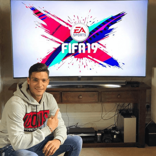 Siempre recibe regalos por parte de FIFA, pues saben que es gran jugador dentro y fuera de la cancha.