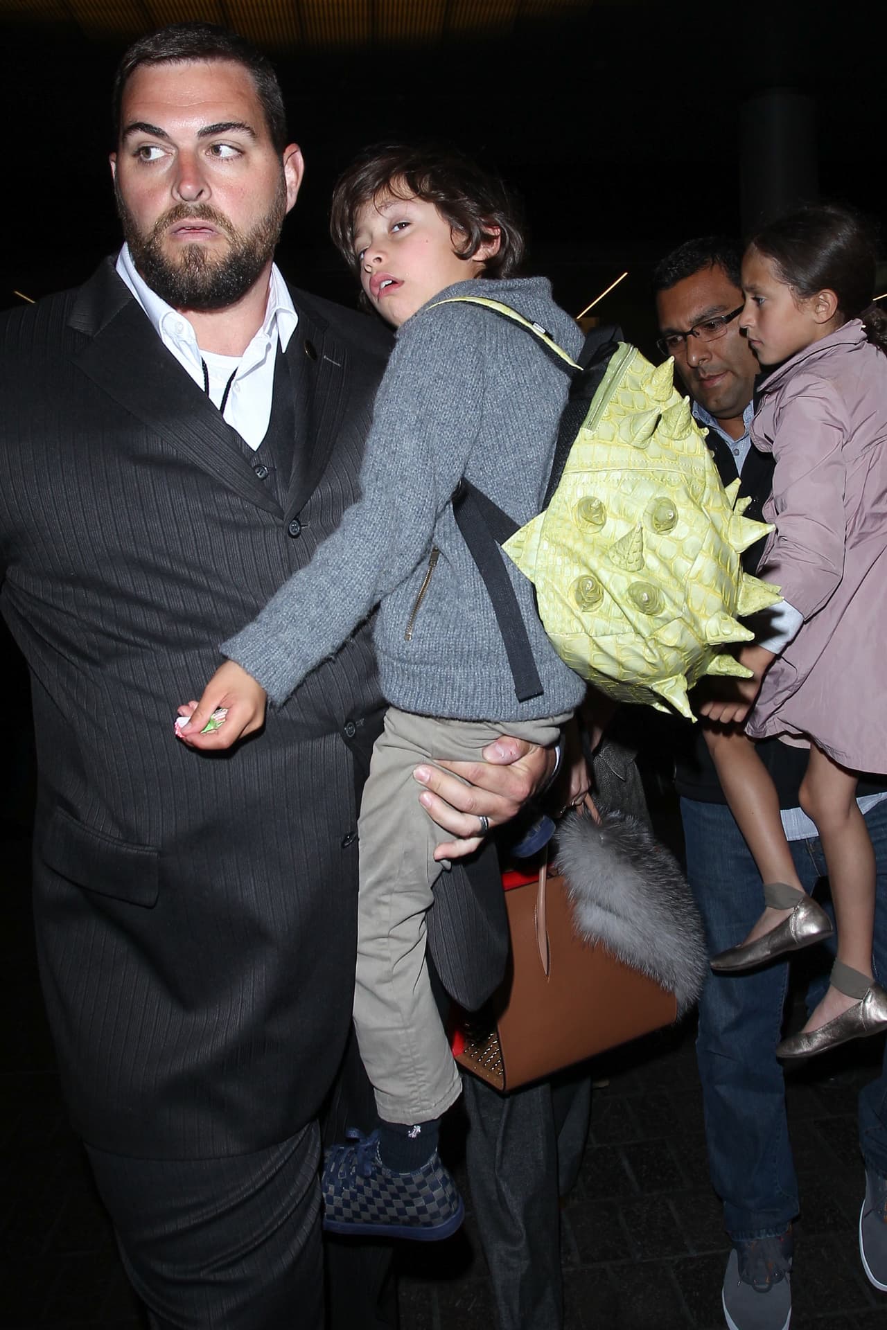 Mientras el pequeño llegó dormidísimo.