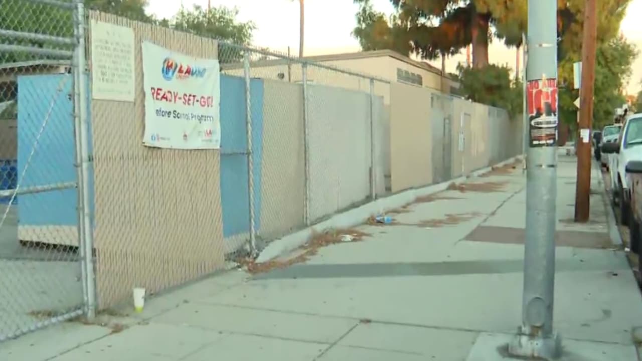 Tres padres son detenidos por agentes de Inmigración afuera de una escuela primaria en Van Nuys