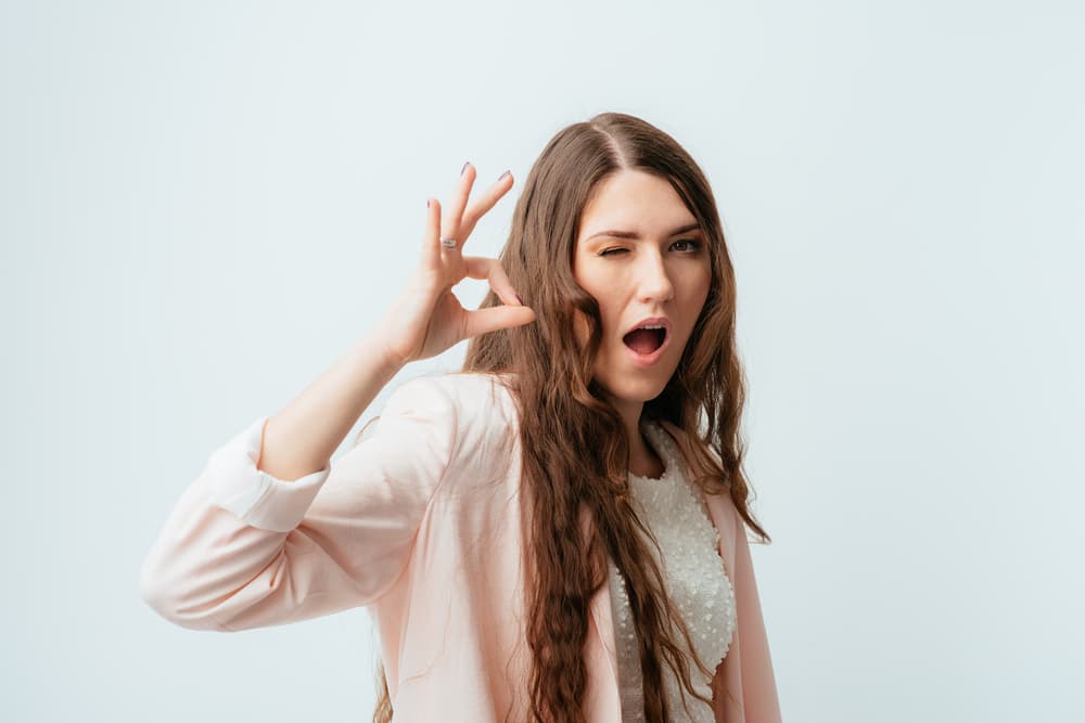 Deja que el limón absorba la negatividad que te manden, que recaiga en él ese mal de la gente envidiosa y tú sigue tu vida tranquilamente, libre de esas malas vibras.