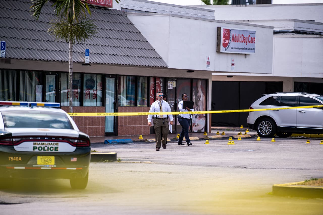 Agentes investigan en el club de billar que fue alquilado para el concierto. Los disparos se registraron en las primeras horas de este domingo.