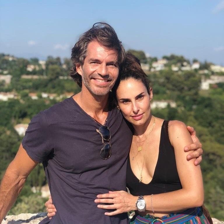 <b><a href="https://www.univision.com/temas/ana-serradilla" target="_blank">Ana Serradilla</a></b> sorprendió al revelar que hace poco más de un año se convirtió en
<b><a href="https://www.univision.com/famosos/ana-serradilla-llegara-al-altar-pronto-pero-quien-es-su-prometido-raul-martinez-ostos-fotos">esposa de Raúl Martínez Ostos</a></b>.