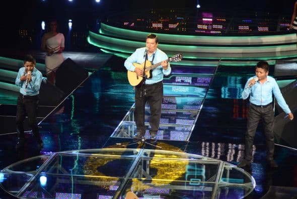 Cristian Castro y Espinoza Paz no pararon de ¿pelear?, los jueces fueron más duros, los capitanes se notaron un poco estresados, Gali lució súper sexy y una familia abandonó su sueño. Esto y más pasó en la segunda gala de Me Pongo De Pie.