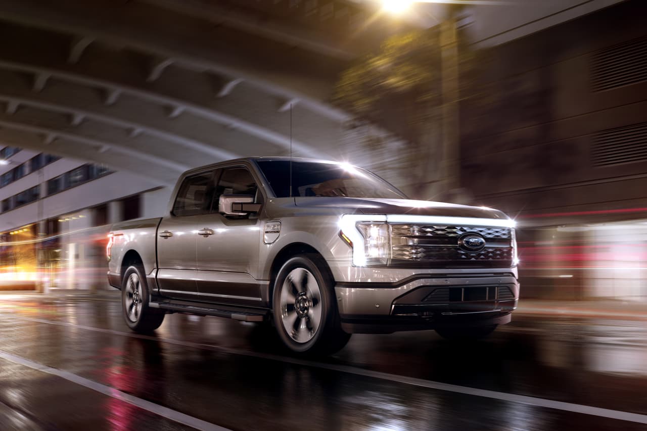 Ford la describe como la camioneta más inteligente e innovadora en sus 118 años de historia y que además se encuentra respaldada por la durabilidad y capacidad de sus versiones hermanas de combustión interna.