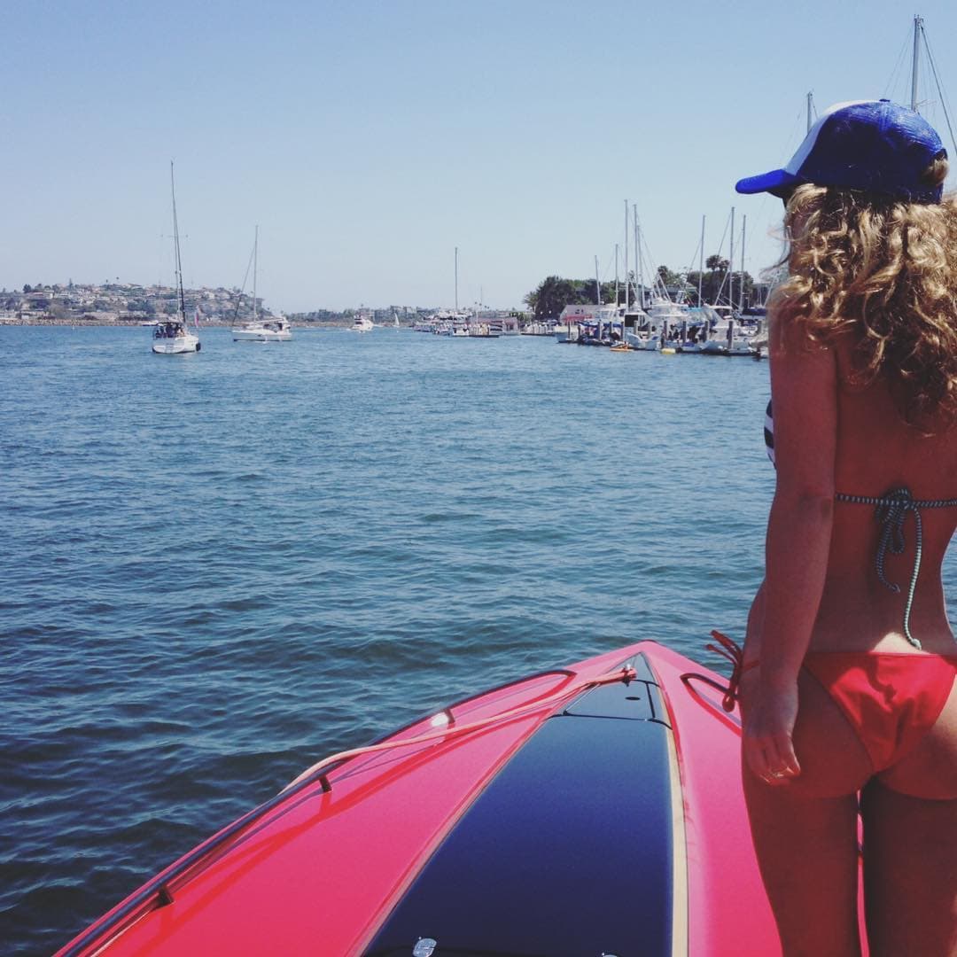 Previamente, Viscuso habría trabajado en departamento de guión en Weinstein Company e ITV Studios.