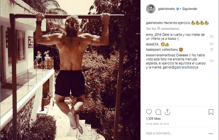 En esta imagen del actor se puede apreciar el diseño plasmado en la espalda baja.