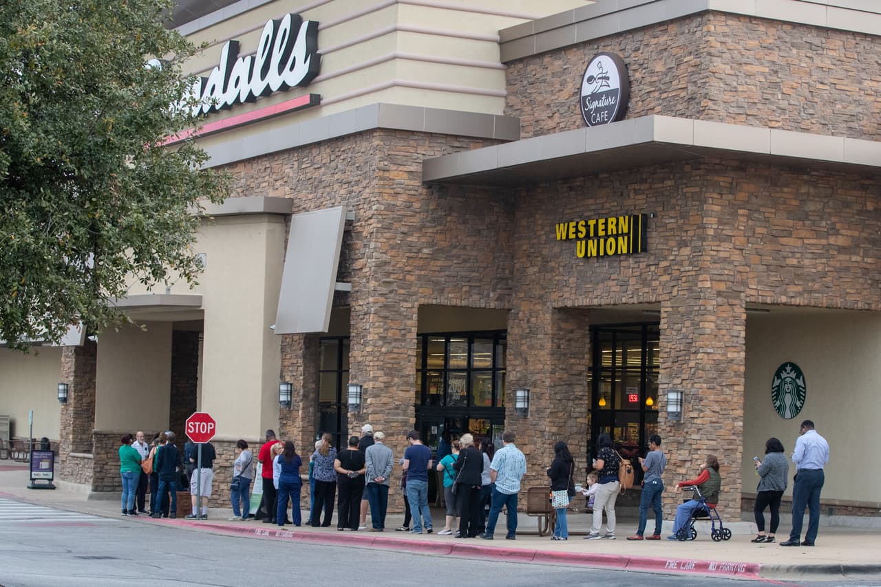 <b>Randalls: </b>Abierto de 6am a 8pm en Nochebuena; cerrado el día de Navidad.