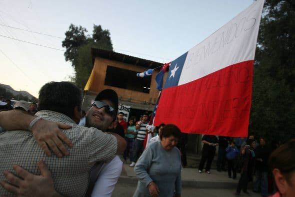 Tras el apoteósico e impecable rescate de casi 22 horas que fue transmitido en vivo al mundo entero por varias cadenas de televisión, los 33 mineros convertidos en héroes nacionales intentan de a poco retomar su vida normal.