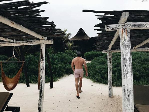 A través de su cuenta de Instagram, el actor ha publicado algunos momentos de esta experiencia, mostrando las maravillas naturales de Tulum.
