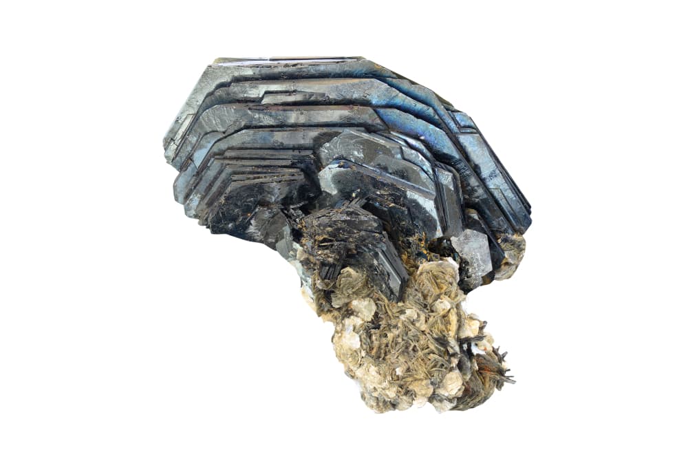 Uno de los peculiares poderes que se le atribuye a la hematita es que es excelente para curar al cuerpo porque supuestamente limpia y depura la sangre, mejorando la circulación. Con sus cálidas vibraciones, puede elevar tus niveles energéticos, dándole fuerza a todo su sistema, sobre todo el nervioso.