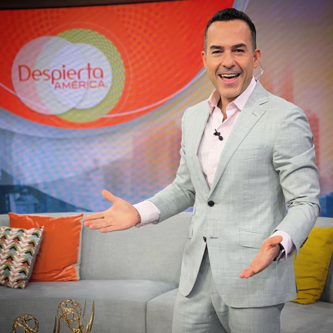 Tal parece que el secreto de Carlos Calderón para conservar la juventud es la simpatía y carisma que lo caracteriza.